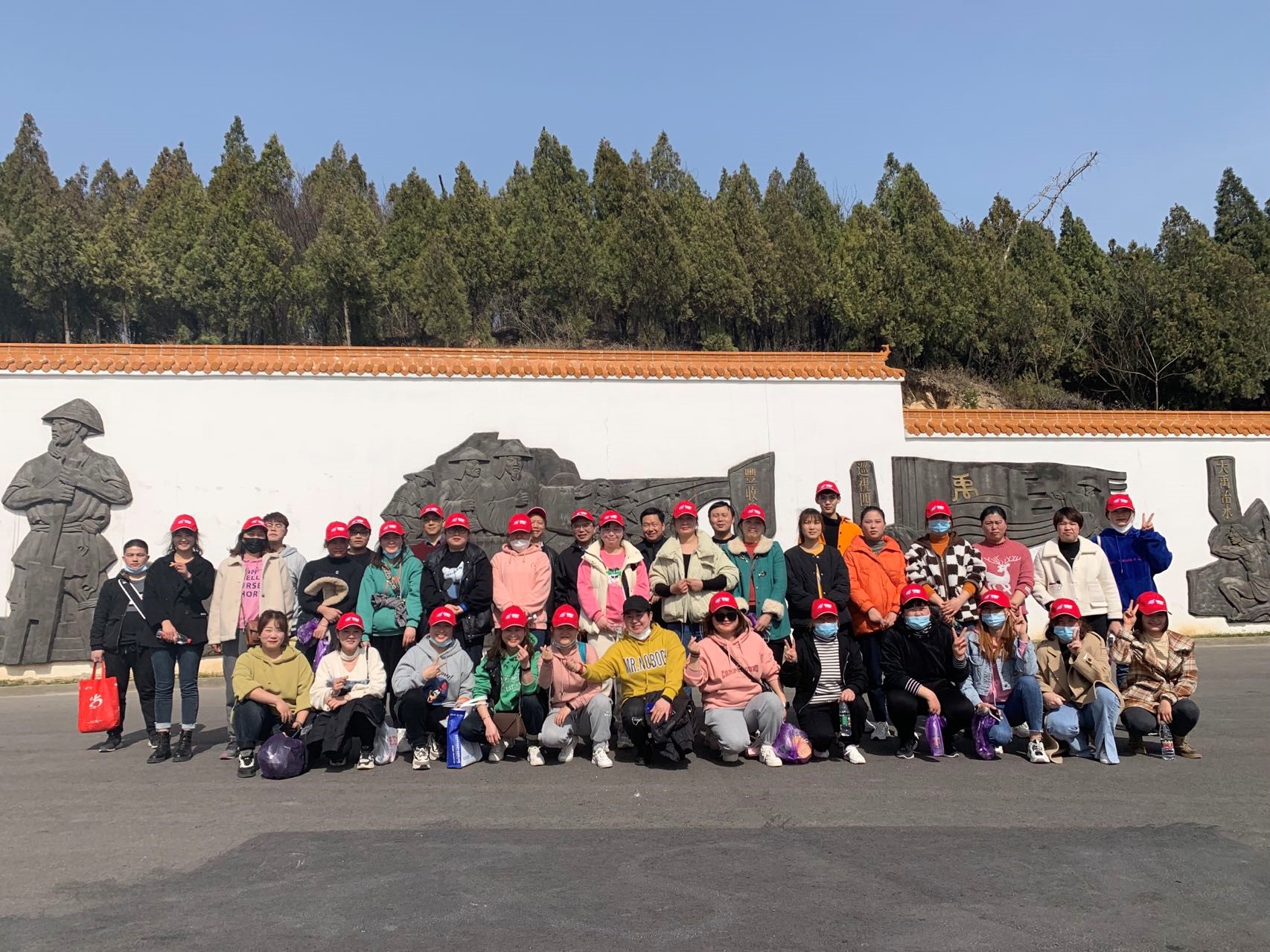 文明登山健康行，志愿服務護環(huán)境——依愛消防開展“學雷鋒日”主題活動